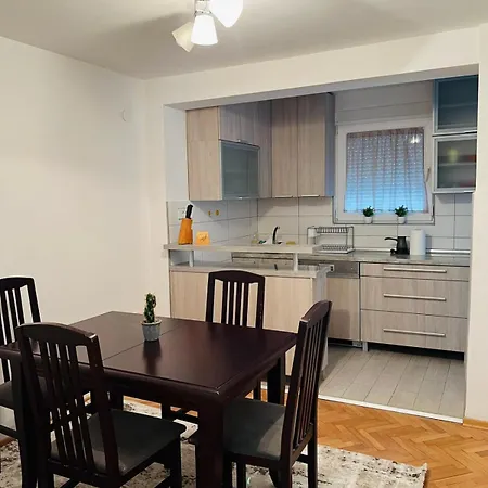 Park Apartment *